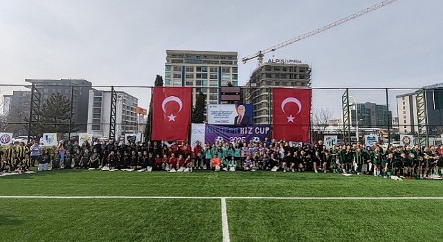 Nilüfer Kız Cup 2025n şampiyonu Ufukspor