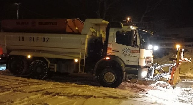 Nilüferde karla mücadele çalışmaları aralıksız sürüyor