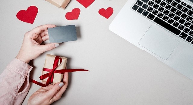 Sevgililer Günü nde Karşılaşılan En Yaygın Dolandırıcılık Yöntemleri