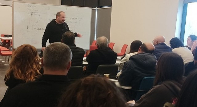 ”Temel Dramaturji ve Tiyatro Oyunu Yazma” eğitimi sürüyor