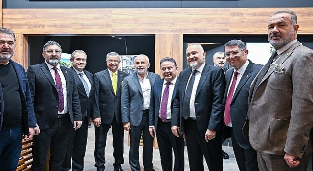 Başkan Böcek ITB Berlin fuarında Antalyayı tanıtıyor