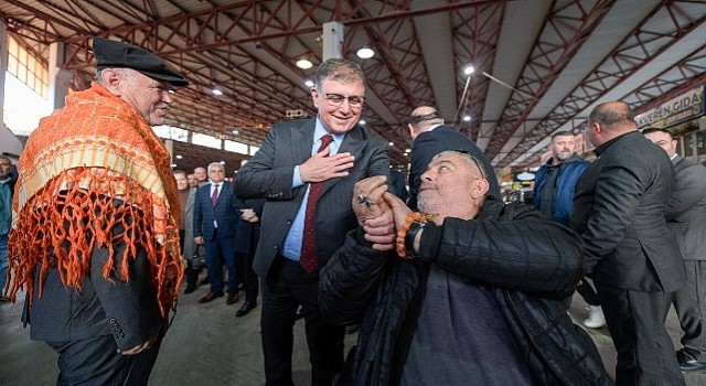 Başkan Cemil Tugay canlı yayında açıkladı İzmir Büyükşehir Belediyesi ramazanda destek ve dayanışmayı büyütüyor