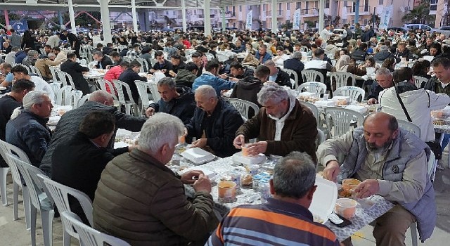 Başkan Topaloğlundan Çamyuvada iftar