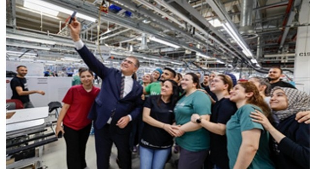 Başkan Tugay emekçi kadınlarla buluştu