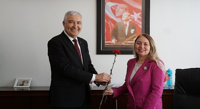 Başkan Türkmenden anlamlı 8 mart kutlaması