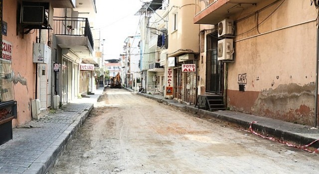 Bayraklıda yol yenileme seferberliği