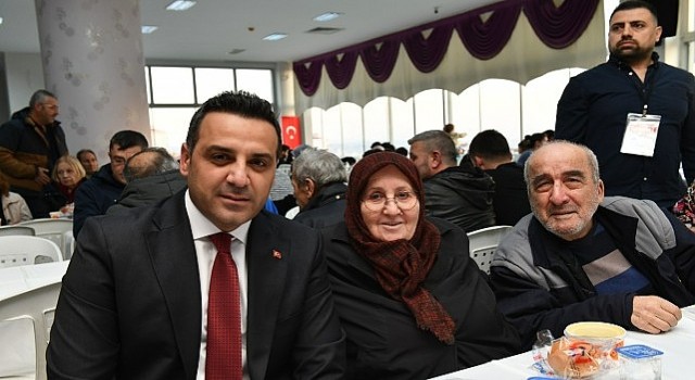 Çiğli Belediyesinden Dayanışma Sofrası: Başkan Yıldız Vatandaşlarla İftarda Buluştu