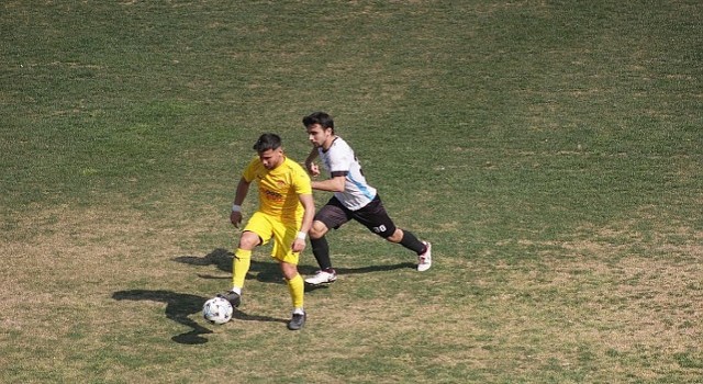 Ege Üniversitesi SK kendi evinde galip