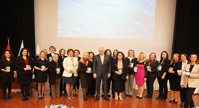 Ege Üniversitesinde 8 Mart Dünya Kadınlar Günü çiçeklerle kutlandı