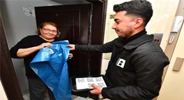 İzmirin atık yönetiminde “QR kodlu mavi poşet” dönemi