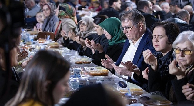 İzmirin dayanışma ruhu iftar sofralarında büyüyor