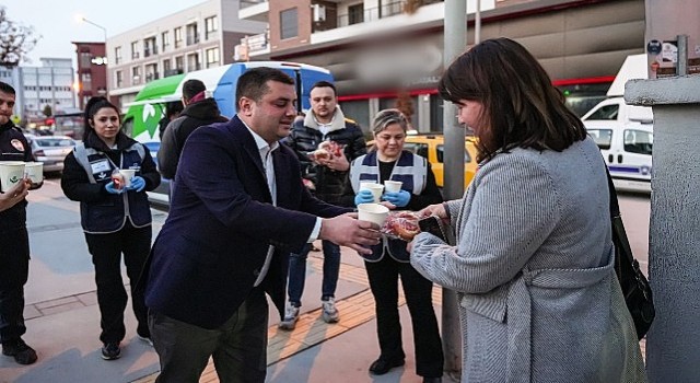 Torbalı Belediyesi'nden İftara Yetişemeyenlere Çorba İkramı