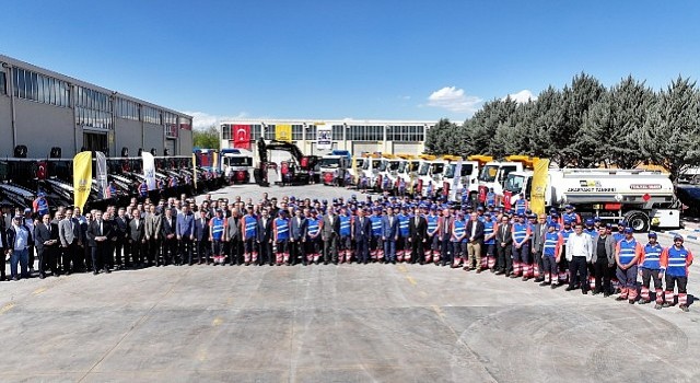 Başkan Altay: “100 Milyon Lira Bedelle KOSKİye 24 Yeni İş Makinesi Daha Kazandırdık”