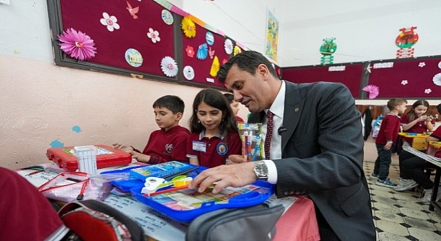 Başkan Zeyrekten Minik Öğrencilere 23 Nisan Sürprizi