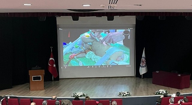 Ege Üniversitesi, Pediatrik Toroskopi alanında dünyaca ünlü cerrahları ağırladı
