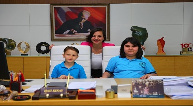 Karabağlarda 23 Nisan Coşkusu