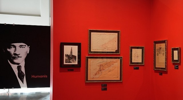 ”Karanlıkta Akan Bir Yıldız: Mustafa Kemal Atatürk” sergisi İstanbul&#39;da açıldı