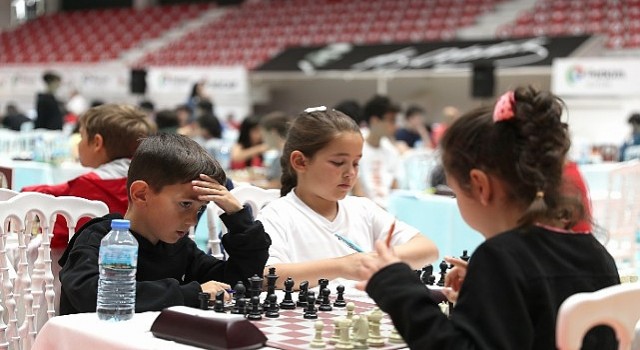 Satranç Tutkunları Geleneksel Kyme Satranç Turnuvasında Buluşuyor