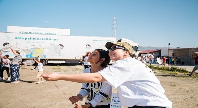 SosyalBen Vakfı, Çocukların Bayramını “Hayalimdeki Dünya” Sahnesiyle Kutladı