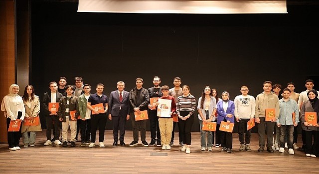 ZEYGEM Atölyelerinden Mezun Olan Gençler Sertifikalarını Başkan Arısoyun Elinden Aldılar