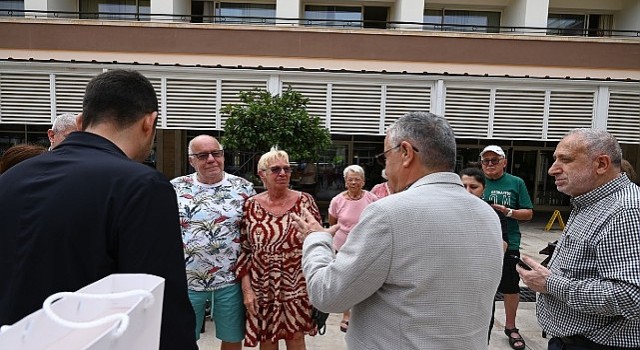 Alman çifte Başkan Topaloğlundan teşekkür plaketi
