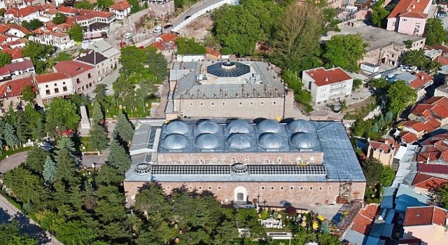 Aracınızı en uygun fiyatlarla kiralayın, Müzeler Haftasında kültür rotası yapın