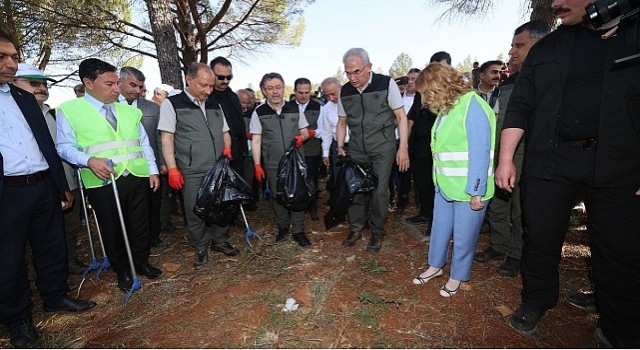 Bakandan yangınlara karşı vatandaşla birlikte orman temizliği