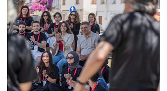 Başkan Tugay Çeşme genç tasarımcılarla buluştu