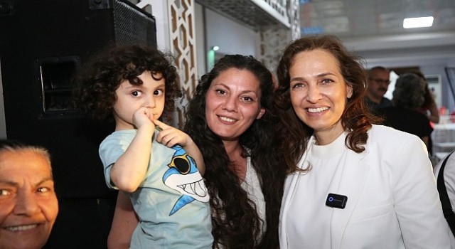 Başkan Ünsal, dönüşüm bekleyen Cumhuriyet Mahallesinde halkla buluştu: “Yalnız değilsiniz!”