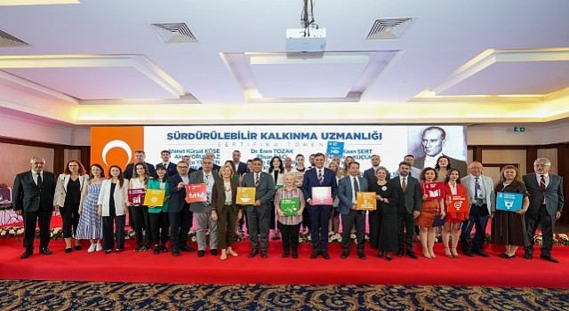 Başkan Zeyrek: “Zirvede ortaya çıkan fikirler, Manisanın geleceği için bir eylem rehberine dönüşecek”