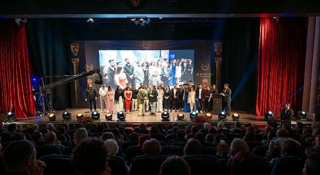 Bedia Muvahhit Tiyatro Ödüllerinde Manisa Büyükşehire Büyük Onur