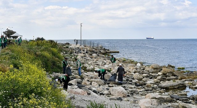 Beylikdüzünde Çevre Seferberliği: Gürpınar Sahilinde 100 Kilo Atık Toplandı