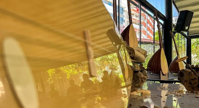 Bornova da Çalgı Yapım Çalıştayı büyük ilgi gördü