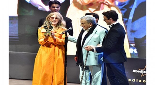 Büyükşehire iki tiyatro ödülü birden