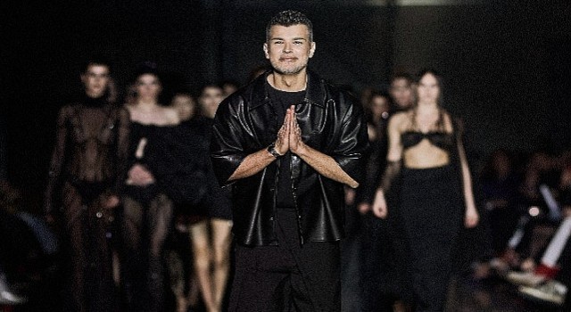 Cihan Nacardan Baküde Görkemli Çıkış: Tüm Gücüyle Siyah Sahnede!