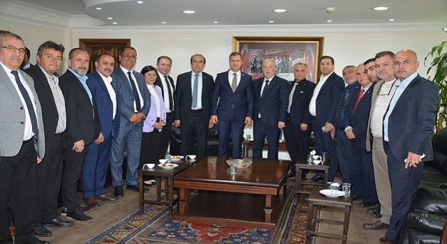 Deniz Yücel e esnaftan sıcak karşılama