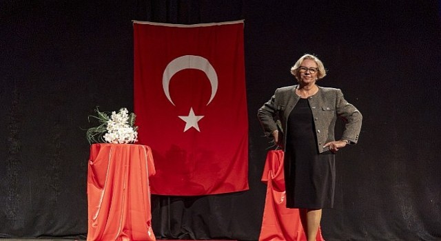 Karşıyakanın çınarlarından renkli defile