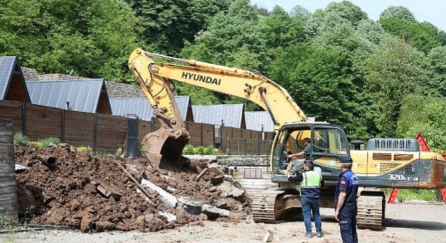 Kartepede Kaçak Bungalovlar Yıkıldı