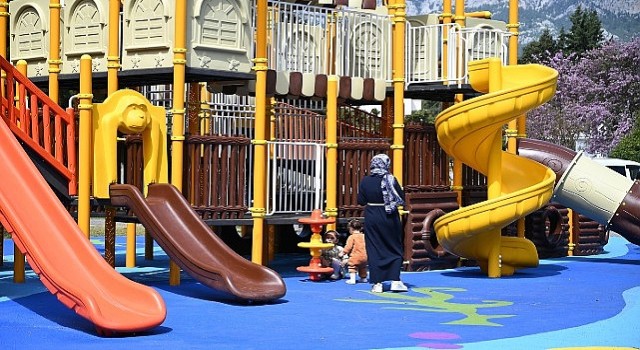 Kemer de parklar yenileniyor