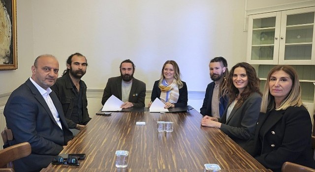 Konakta imzalar sanat için atıldı