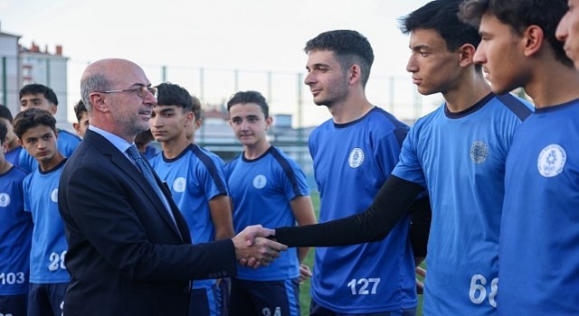 Konyasporlu Futbolculardan Selçuklu Belediyespor Kulübü U15 ve U17 Futbol Takımlarına Moral Ziyareti