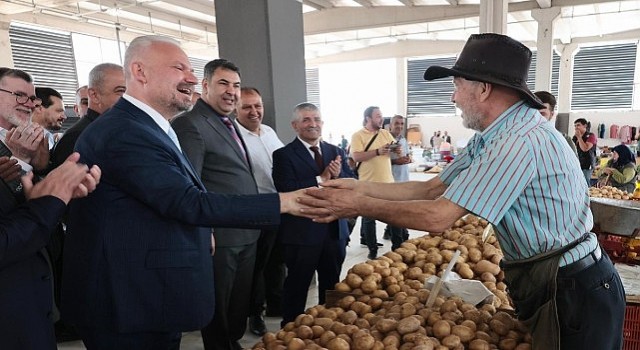 Menemende bir kapalı pazar yeri daha açıldı!
