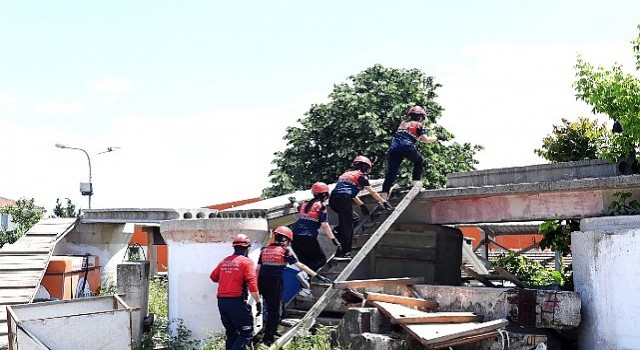 Osmangazi Belediyesinden öğrencilere arama kurtarma eğitimi