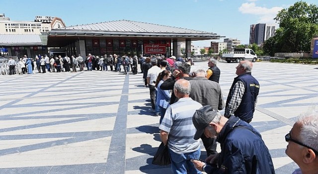 Osmangazi Belediyesinden ücretsiz fide dağıtımı