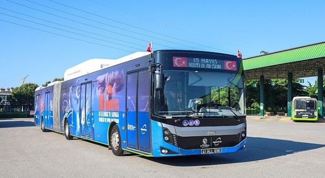 Otobüs ve tramvaylar 19 Mayıs a özel giydirildi