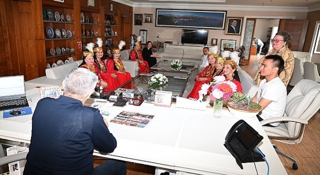 Raykhon Dans Grubundan Başkan Topaloğluna ziyaret