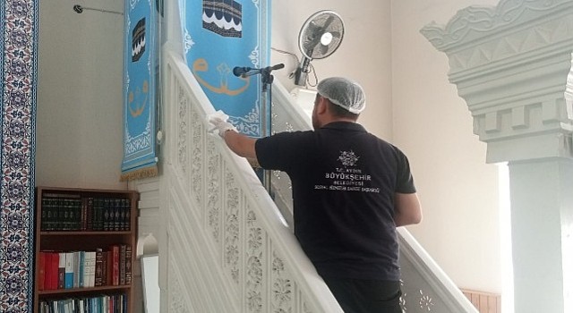 Aydın Büyükşehir Belediyesinden Kurban Bayramı Öncesi Camilerde Temizlik