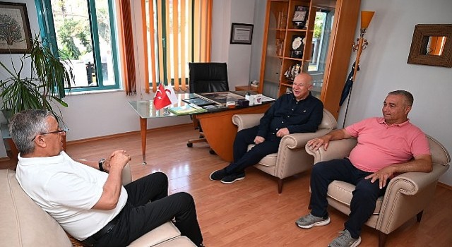 Başkan Topaloğlundan Yaşam Hastanesine teşekkür plaketi