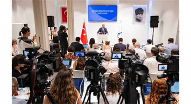 Başkan Tugay Büyükşehirin yeni personel politikasını açıkladı