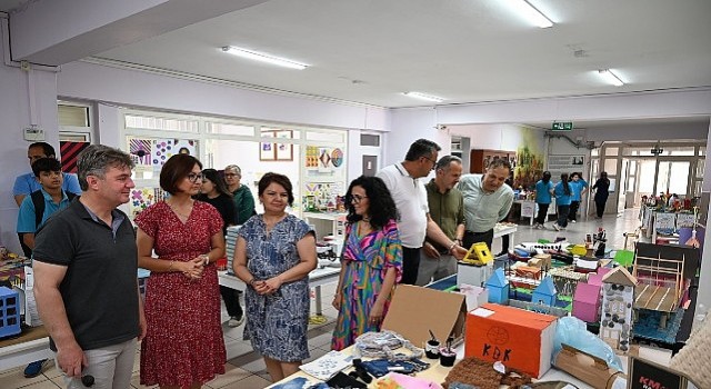 Başkan Vekili Çelik yıl sonu sergisine katıldı